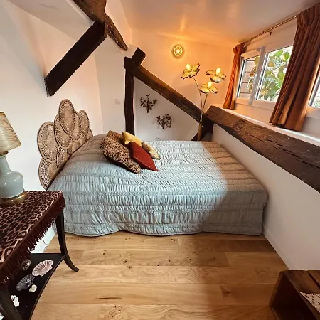 Duplex Atypique Avec Terrasse Au Coeur De Lägenhet Paris